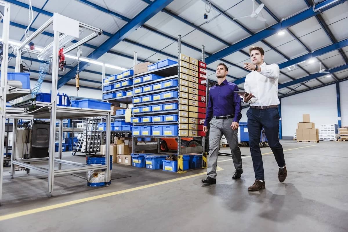 Tecnici Wintag durante un sopralluogo in stabilimento per progettare la soluzione RFID