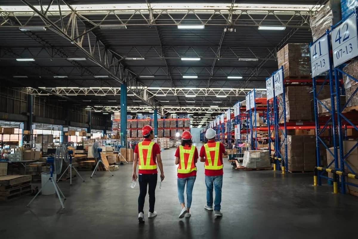 Magazzino industriale tracciato con soluzioni RFID Wintag